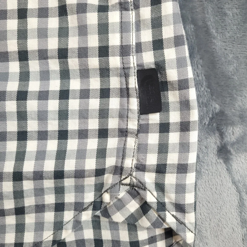 The North Face Shirt Mens‎ XL Black Plaid Nylon Blend Button Up Collared